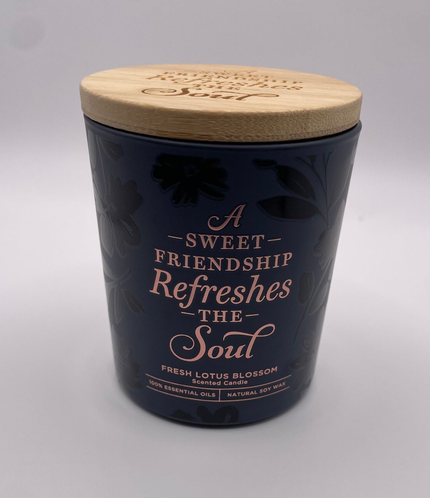 Glass Candle w/Bamboo Lid Navy Sweet
Friendship