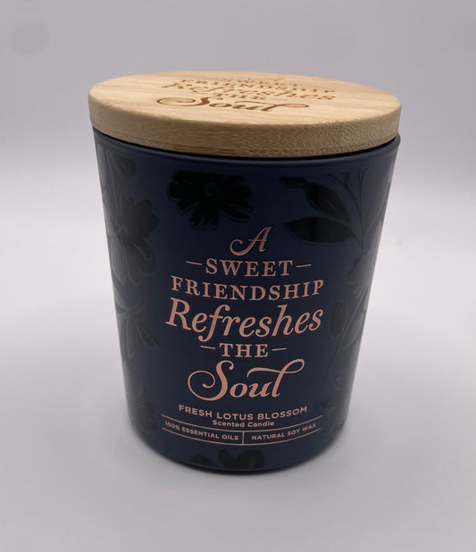 Glass Candle w/Bamboo Lid Navy Sweet
Friendship